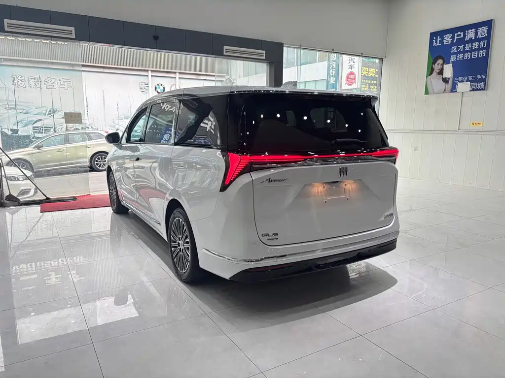 Buick GL8 Hybrid — миниатюра 4