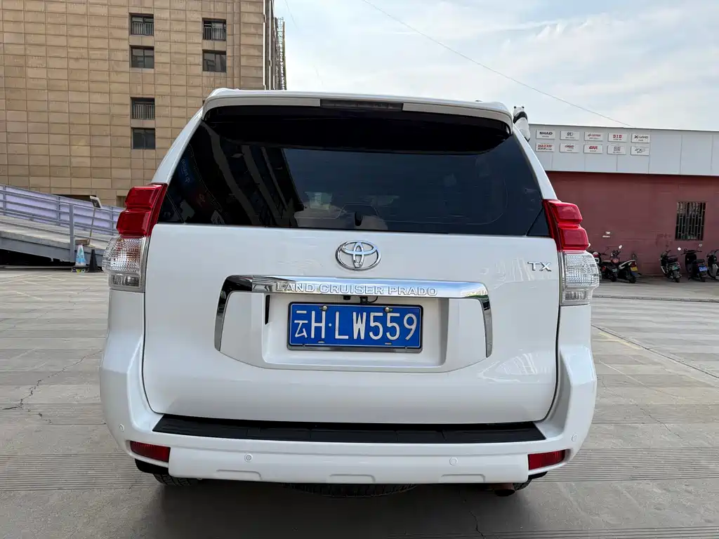 Toyota Land Cruiser Prado 2010 2.7L AT Standard