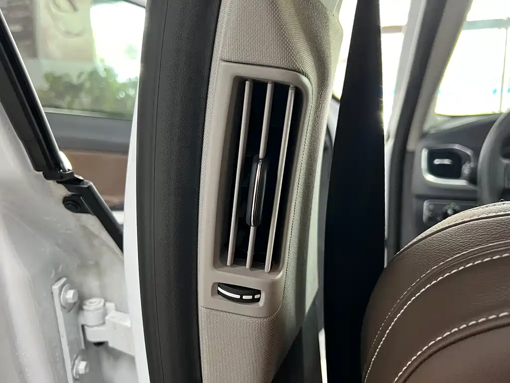 Volvo S60 PHEV — миниатюра 10
