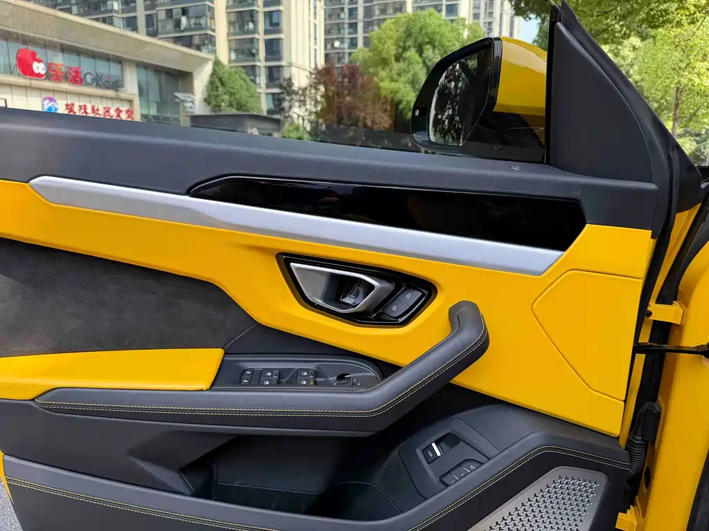 Lamborghini Urus — миниатюра 14