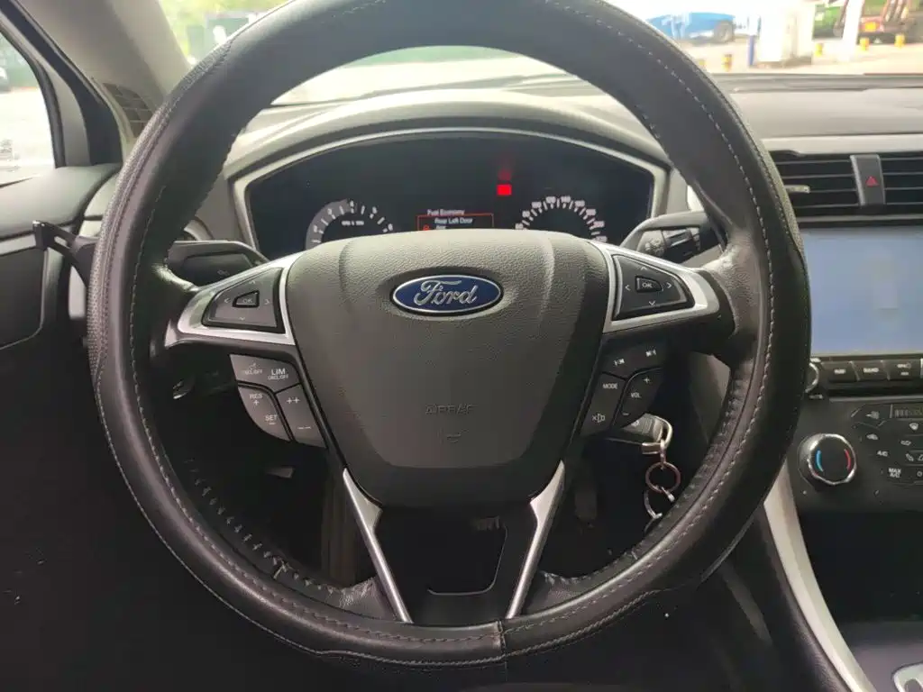 Ford Mondeo — миниатюра 11