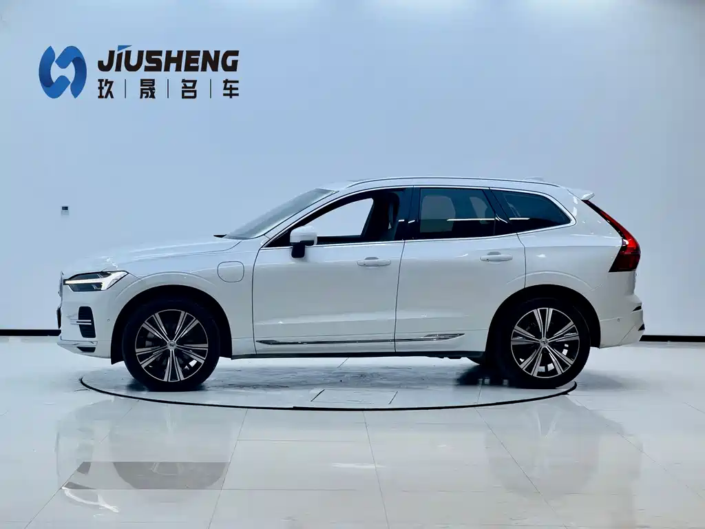 Volvo XC60 PHEV — миниатюра 3