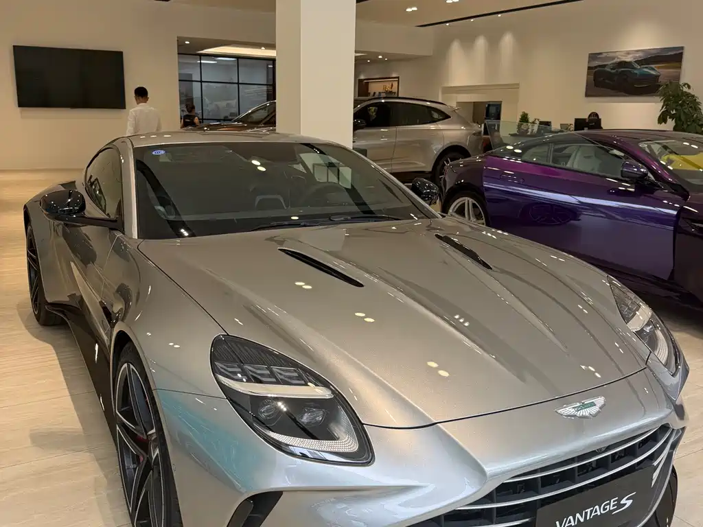 Aston Martin V8 Vantage — миниатюра 2