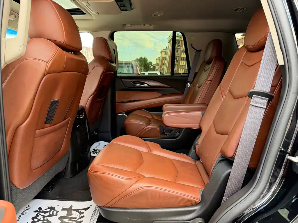 Cadillac Escalade — миниатюра 9