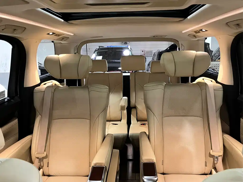 Toyota Alphard — миниатюра 7