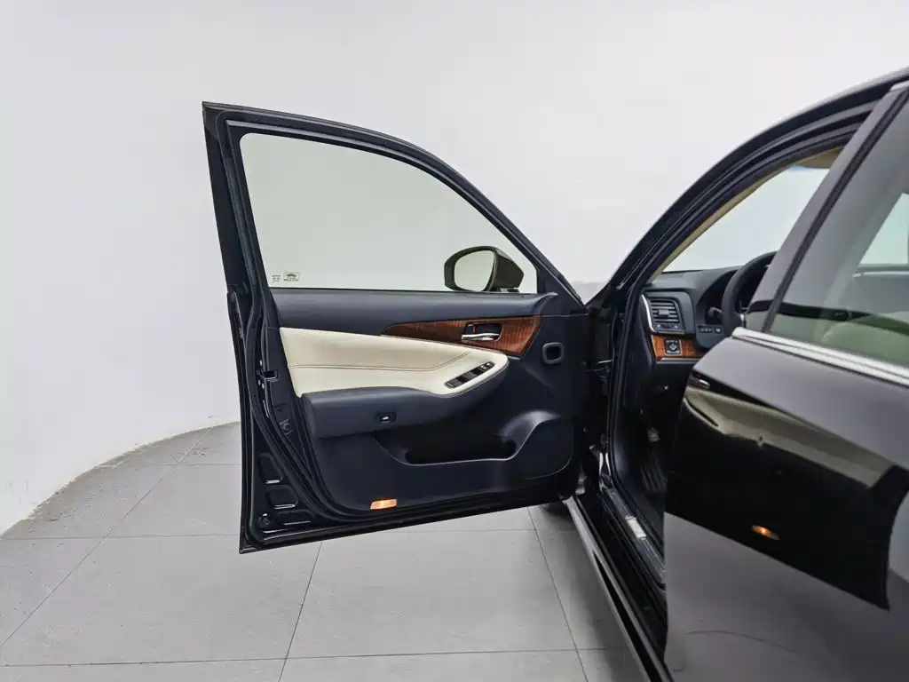 Toyota Crown — миниатюра 8