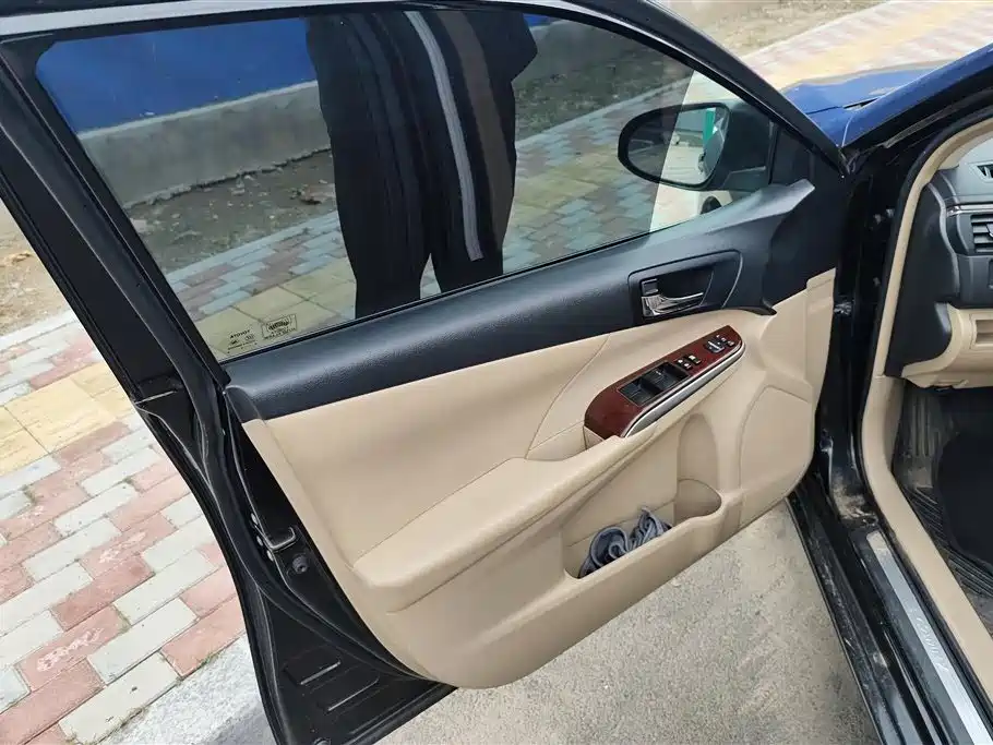Toyota Camry 2012 2.5G Luxury