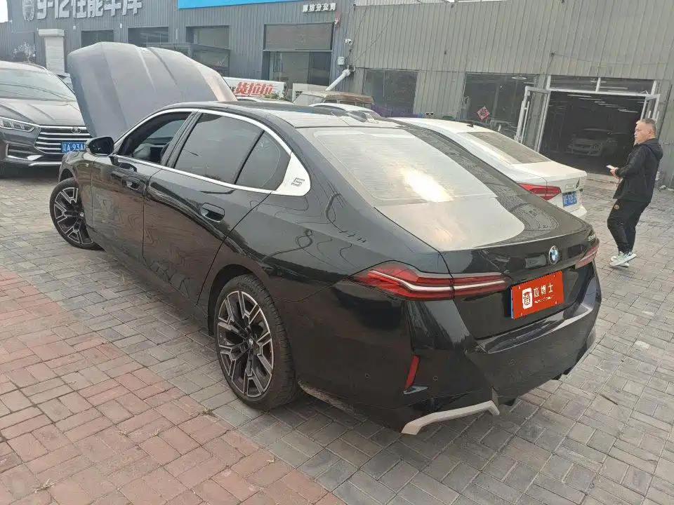BMW 5 Series — миниатюра 5