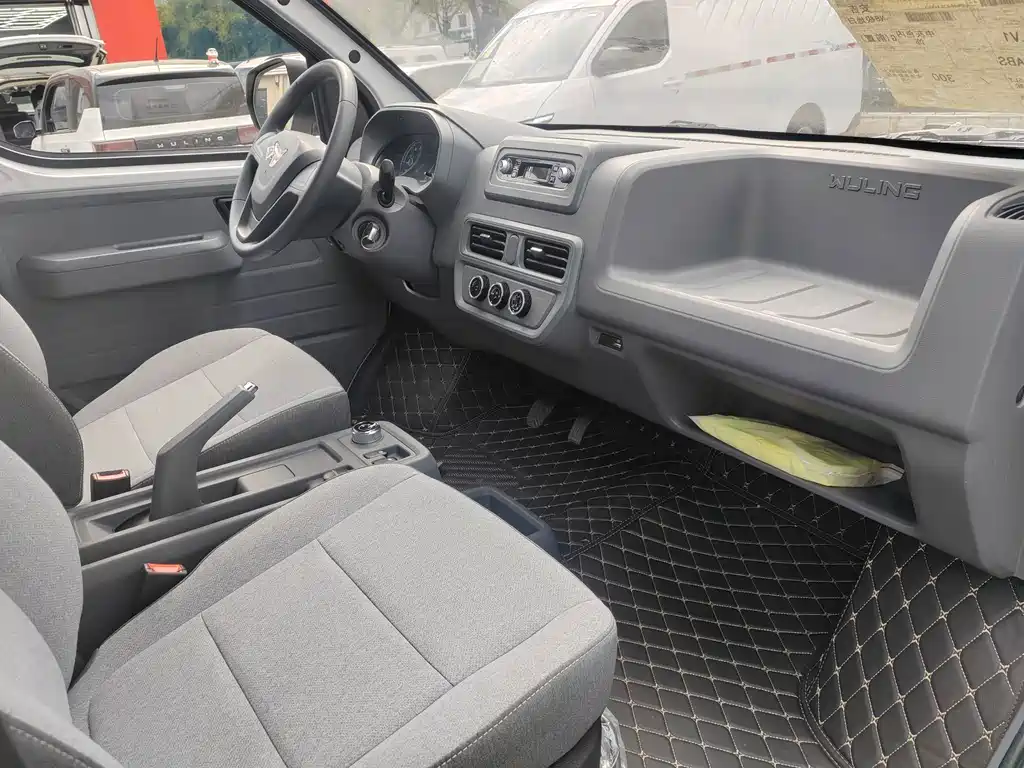 Wuling Yangguang — миниатюра 4