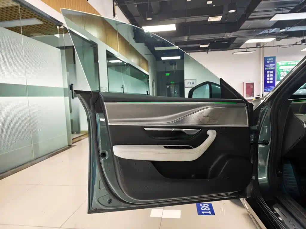 XPeng P7 — миниатюра 8