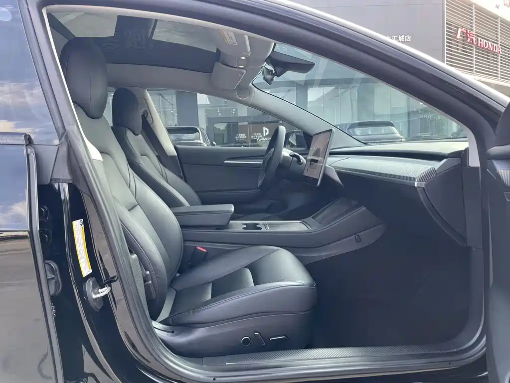Tesla Model 3 — миниатюра 10