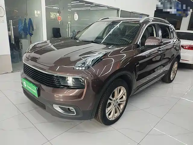 2018 Lynk & Co 01