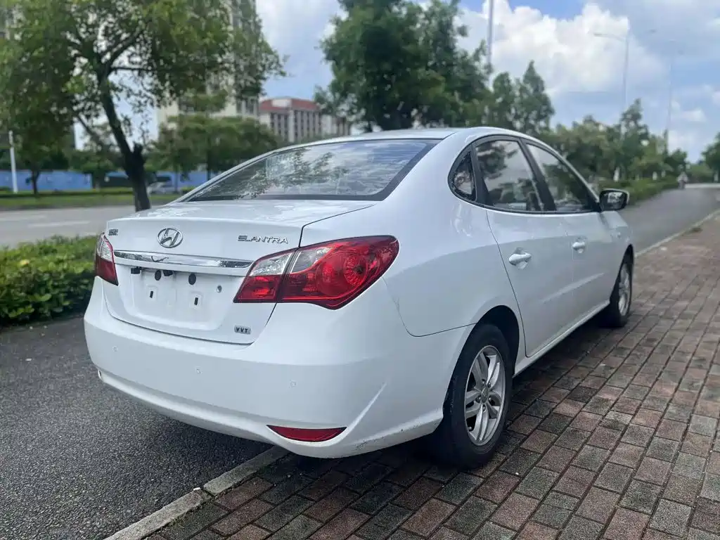 Hyundai Elantra — миниатюра 6