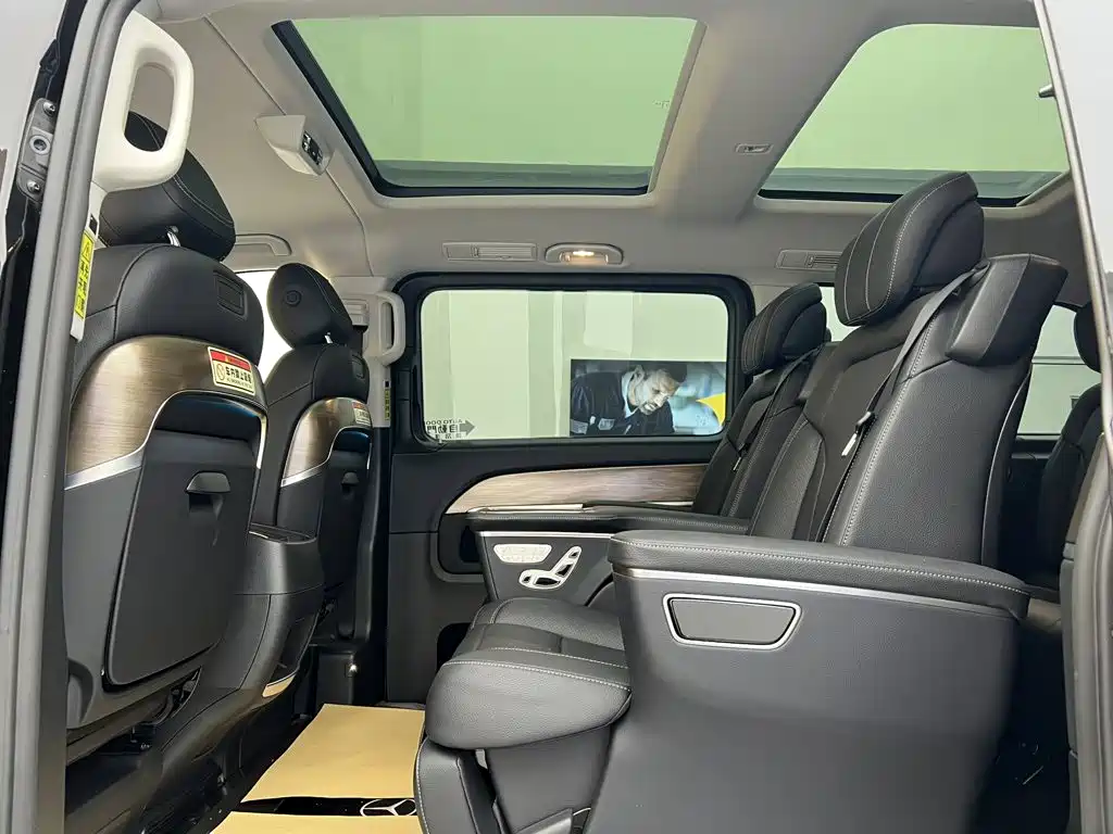 Mercedes-Benz V-Class — миниатюра 31