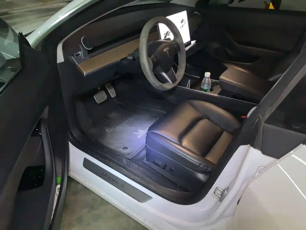 Tesla Model 3 — миниатюра 12