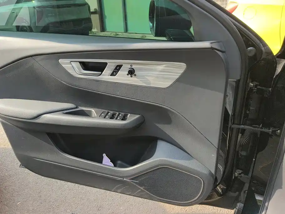 Hongqi Hongqi E-QM5 — миниатюра 7