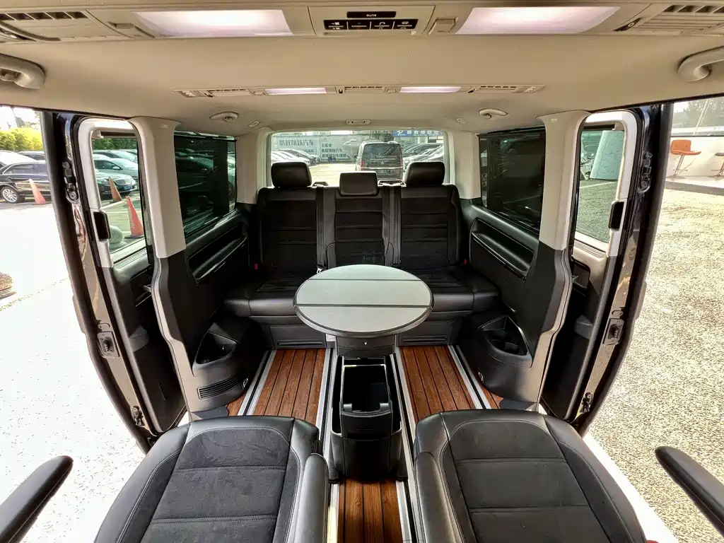 Volkswagen Multivan — миниатюра 11