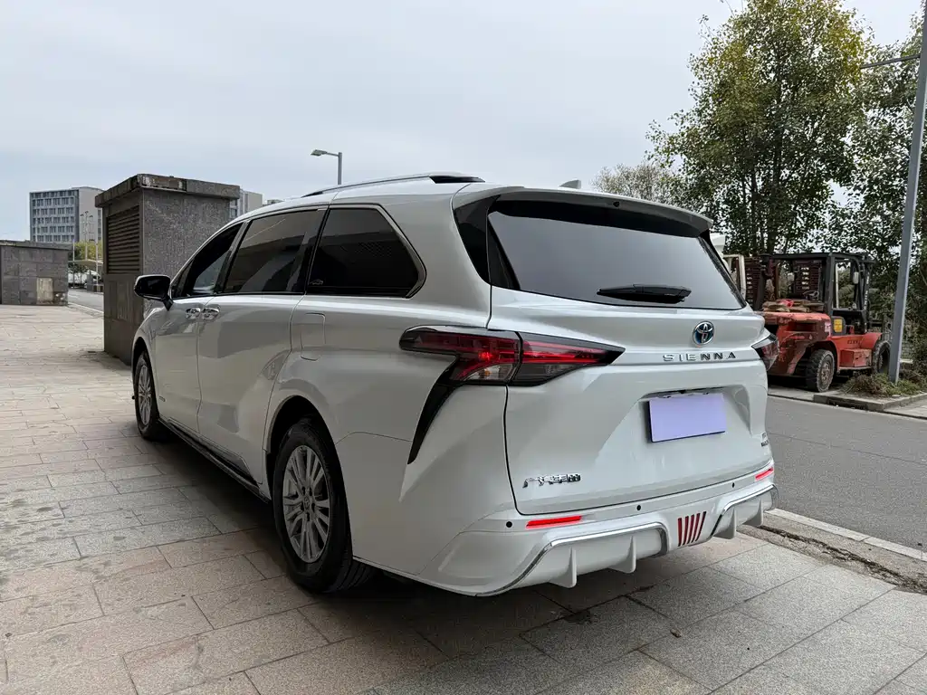TOYOTA SIENNA