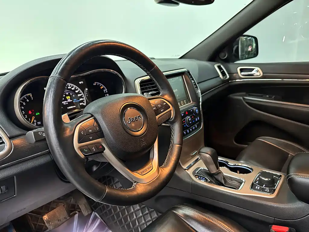 Jeep Grand Cherokee (Import) — миниатюра 16