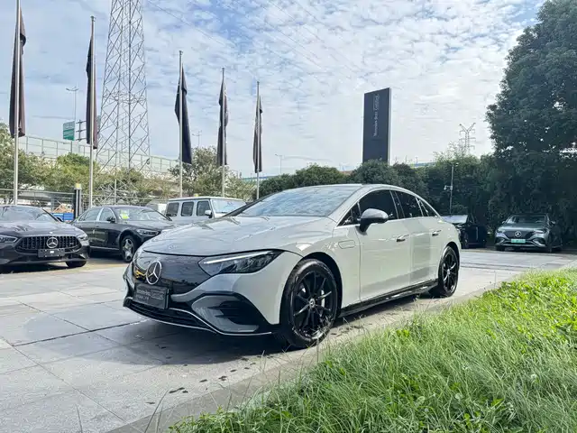 MERCEDES-BENZ EQE 2024