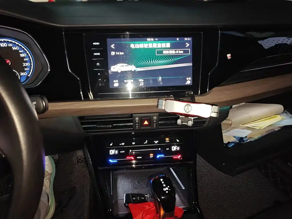 Volkswagen Passat PHEV — миниатюра 9