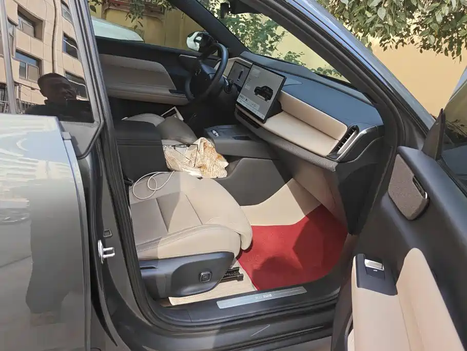 Volvo XC70 PHEV — миниатюра 8