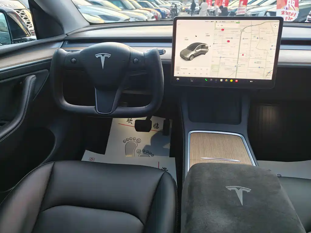 TESLA MODEL Y