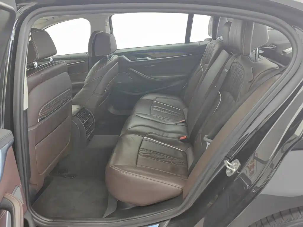 BMW 5 Series New Energy — миниатюра 15