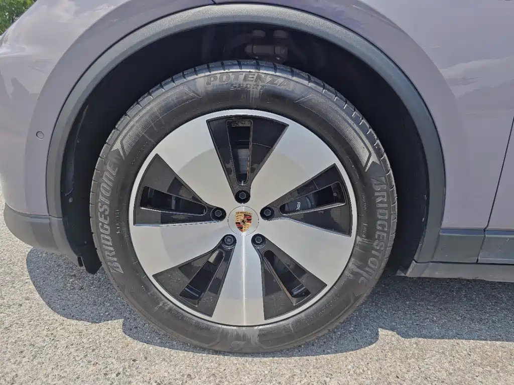 Porsche Macan EV — миниатюра 16
