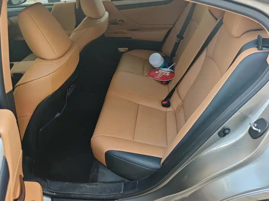 Lexus ES — миниатюра 11