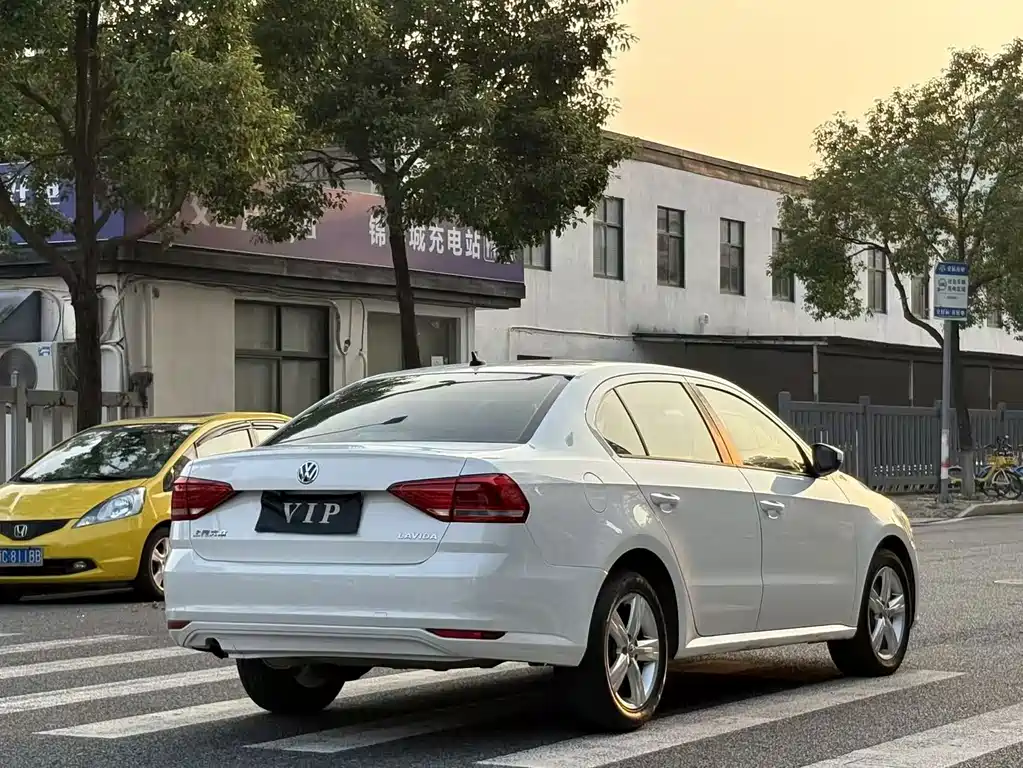 Volkswagen Lavida — миниатюра 5