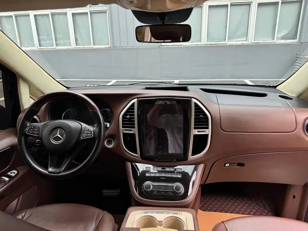 Mercedes-Benz V-Class (Import) — миниатюра 8