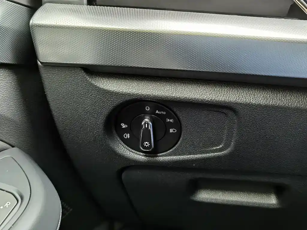 Volkswagen Passat PHEV — миниатюра 21