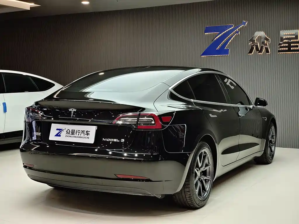 Tesla Model 3 — миниатюра 8