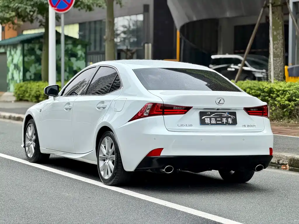 Lexus IS 2015 200t F SPORT