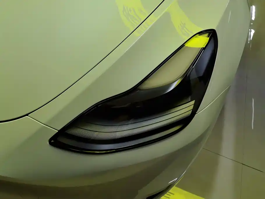 Tesla Model Y — миниатюра 5