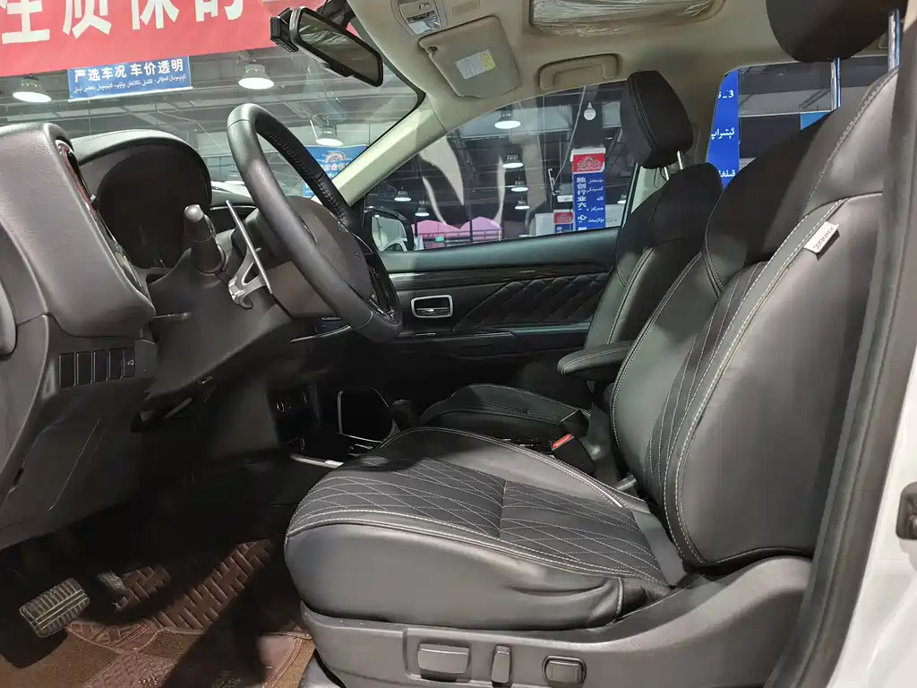 MITSUBISHI OUTLANDER