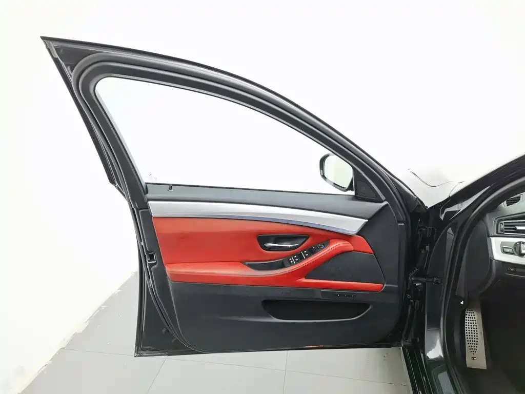 BMW M5 — миниатюра 8