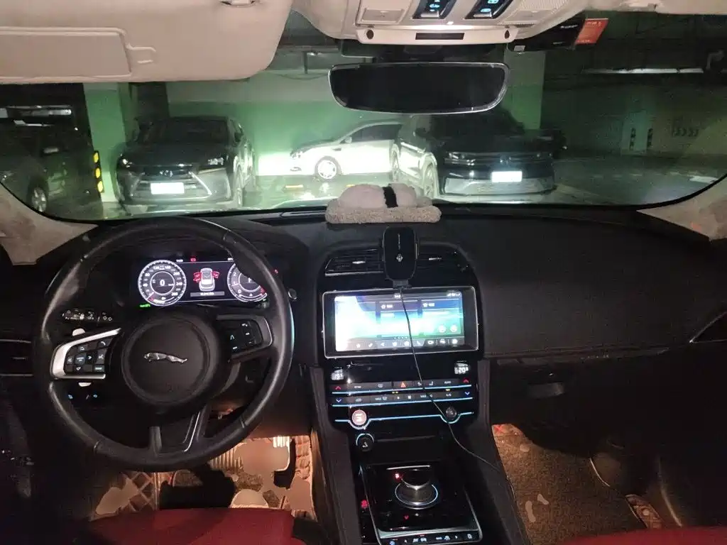 Jaguar F-PACE — миниатюра 10