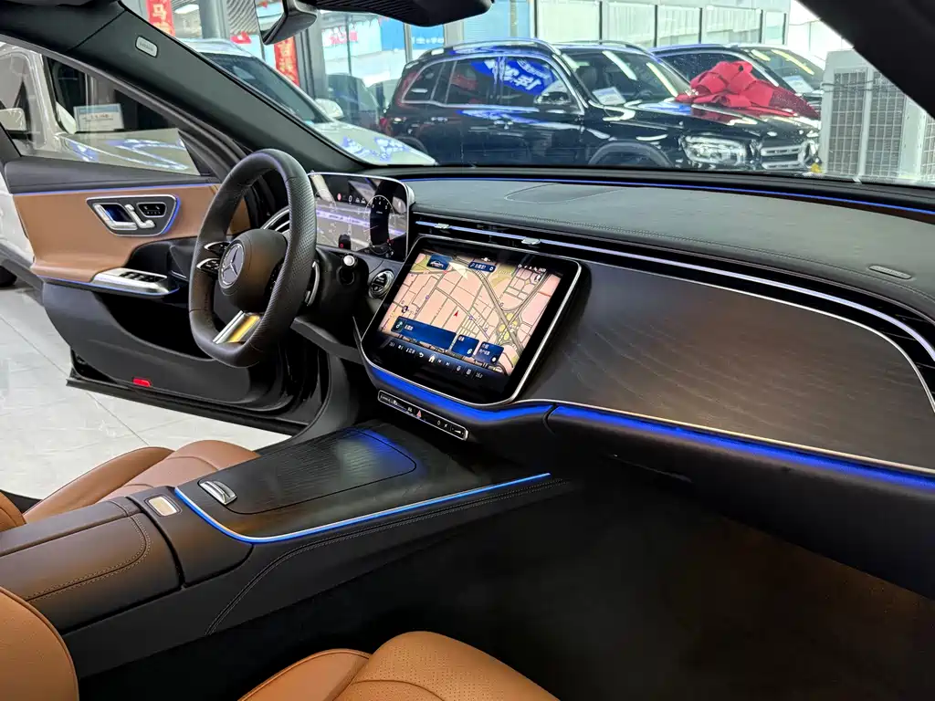 Mercedes-Benz E-Class — миниатюра 11