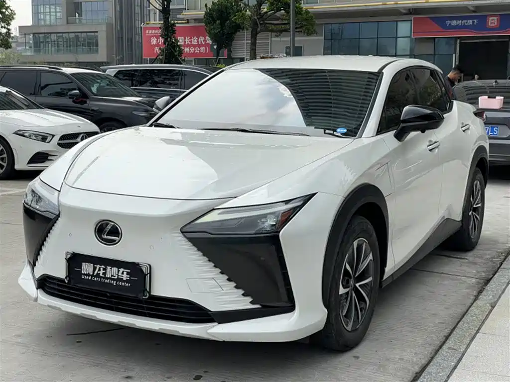 Lexus RZ