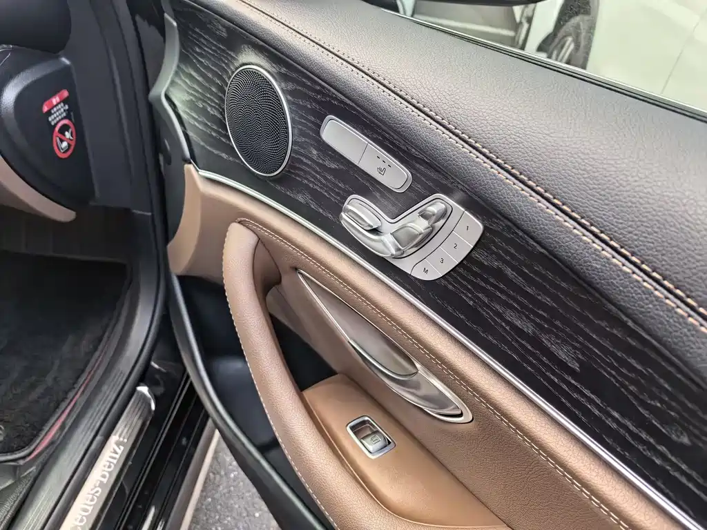Mercedes-Benz E-Class — миниатюра 12