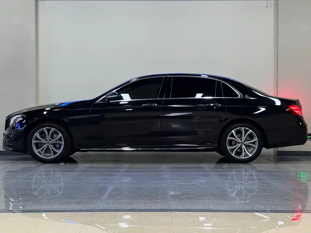 Mercedes-Benz E-Class — миниатюра 4