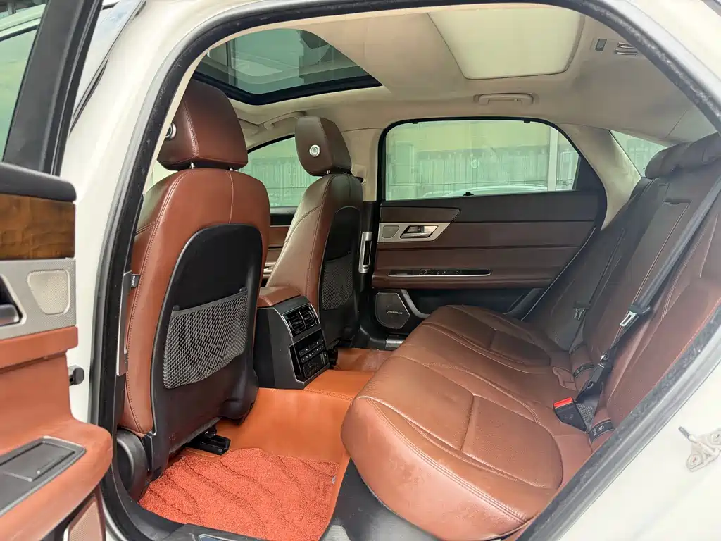 Jaguar XFL — миниатюра 5
