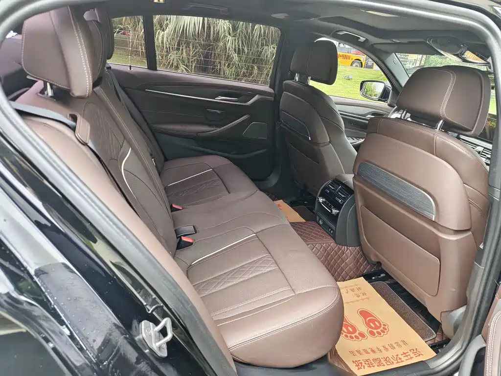 BMW 5 Series — миниатюра 17