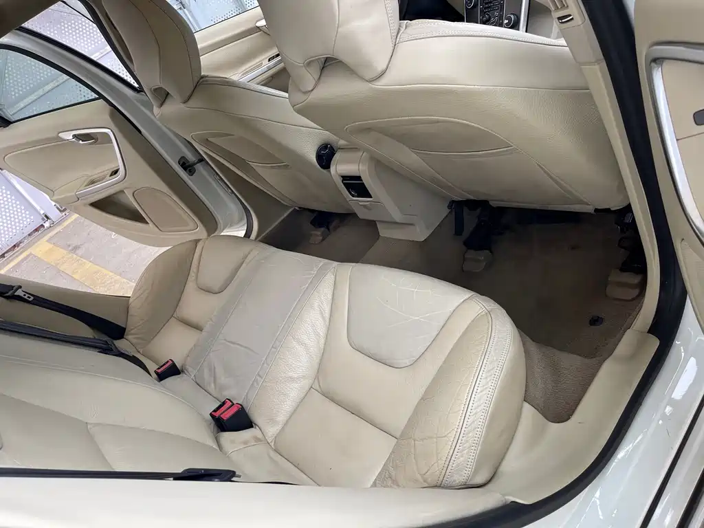 Volvo S60 (Import) — миниатюра 11
