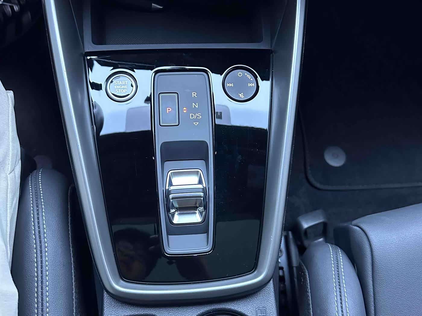 Audi A3 1.4 л 2022 г. Серебристо-серый, пробег 18900 км