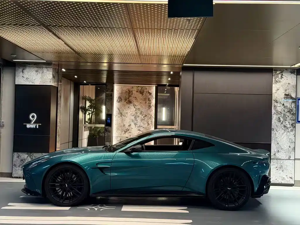 Aston Martin V8 Vantage 2024 4.0T V8 Coupe