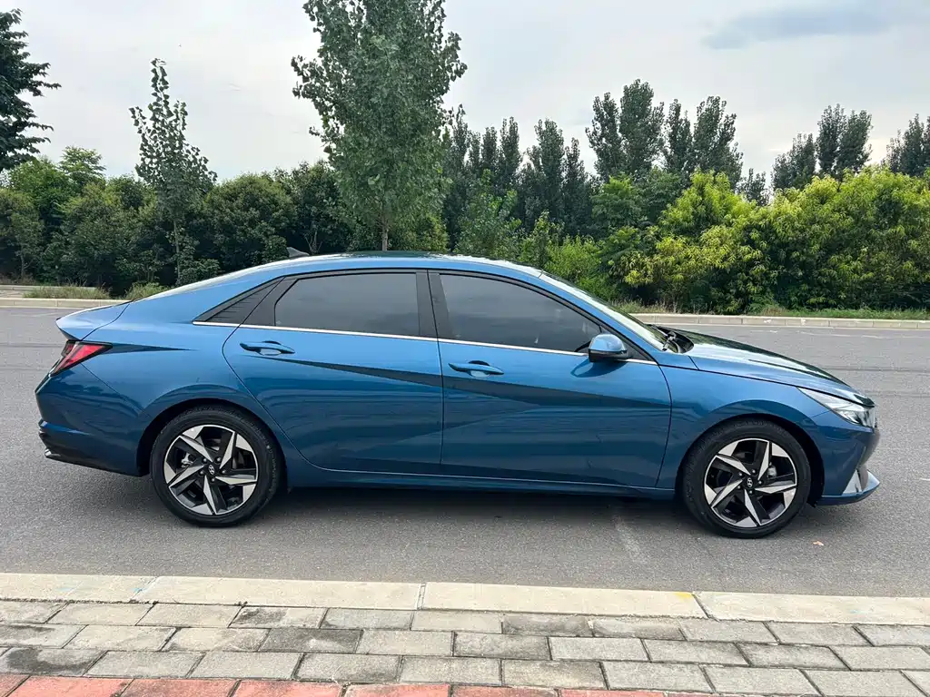 Hyundai Elantra — миниатюра 4