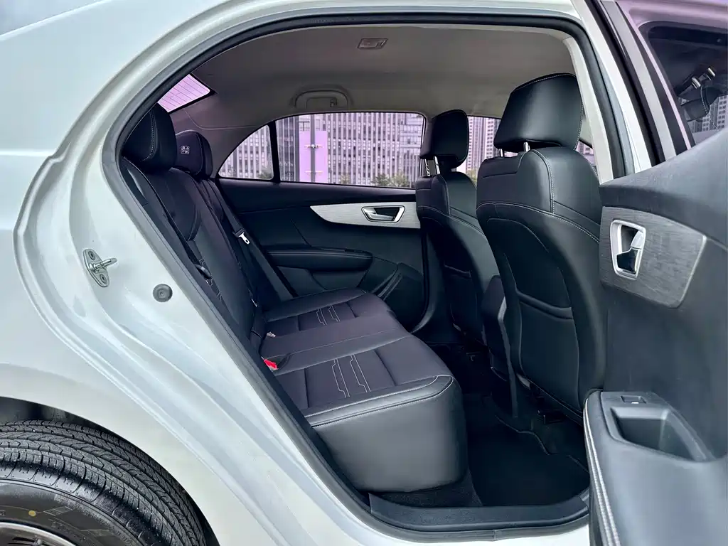 BYD Qin — миниатюра 18
